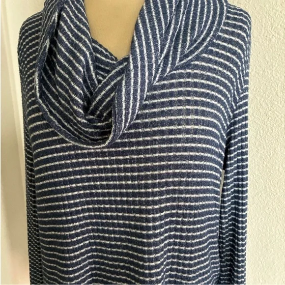 Lucky Brand sweater - Picture 2 of 4